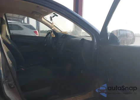 2015 Nissan Versa 1.6 S+ z USA, uszkodzony, nr VIN 3N1CN7AP8FL832039